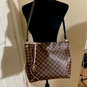 ✨Sale ✨Authentic Louis Vuitton Caissa Hobo